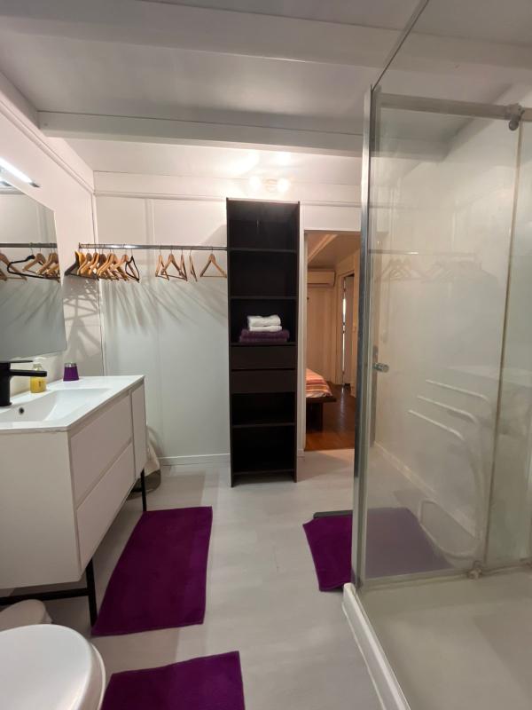 villa-avec-jacuzzi-vue-mer-tartane-caravelle -salle de douche